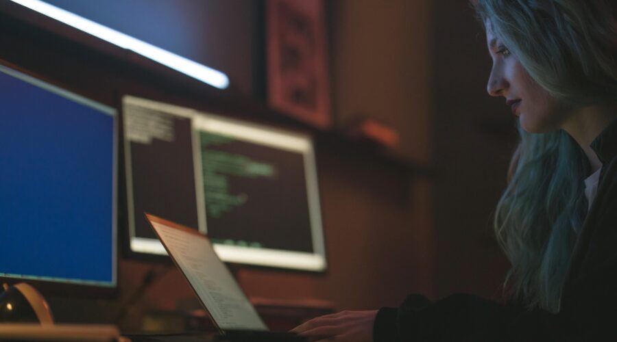 Free Side View of a Woman Using a Laptop Stock Photo